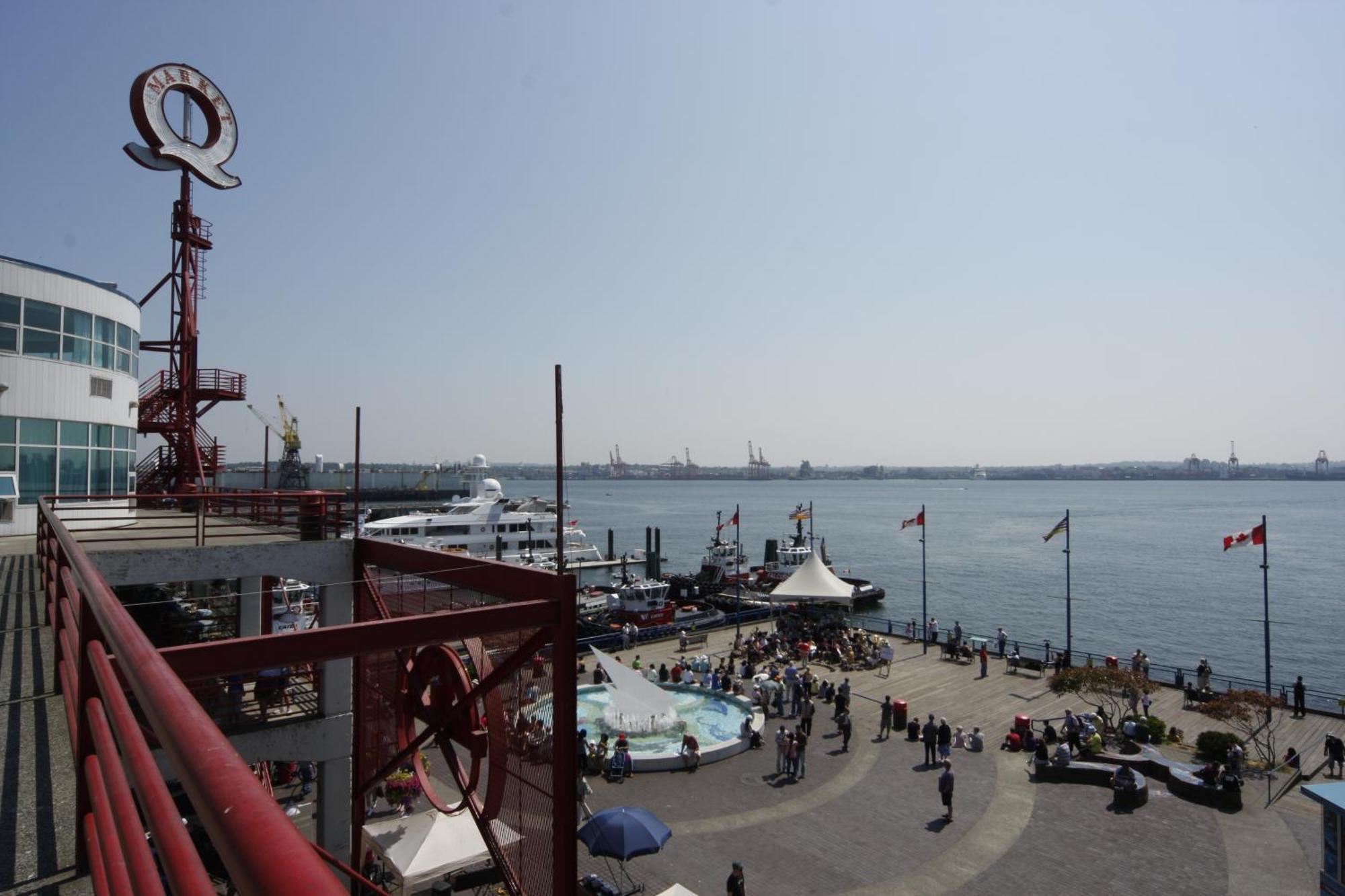 The Lonsdale Quay Hotel North Vancouver Exterior foto