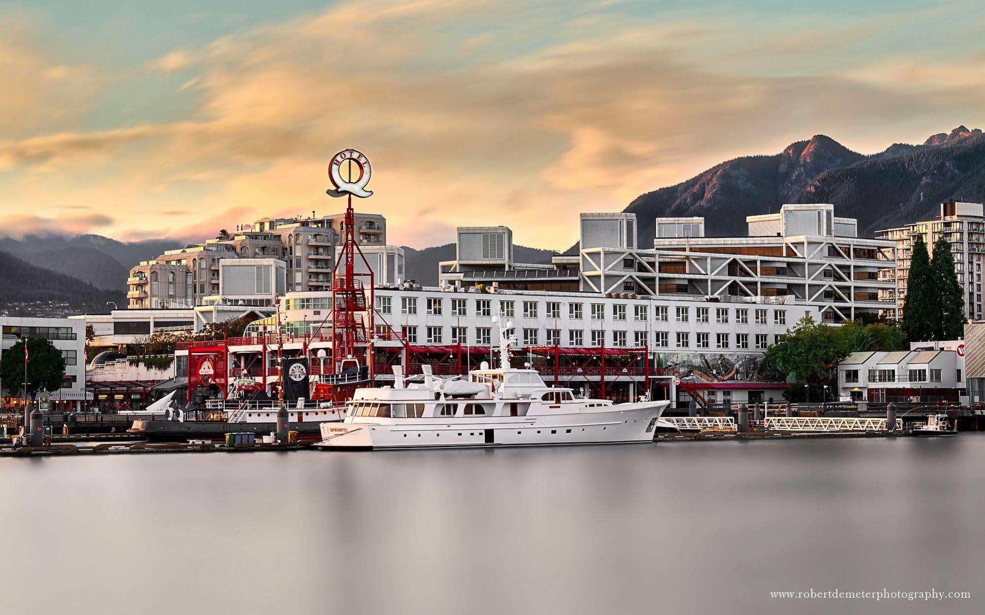The Lonsdale Quay Hotel North Vancouver Exterior foto